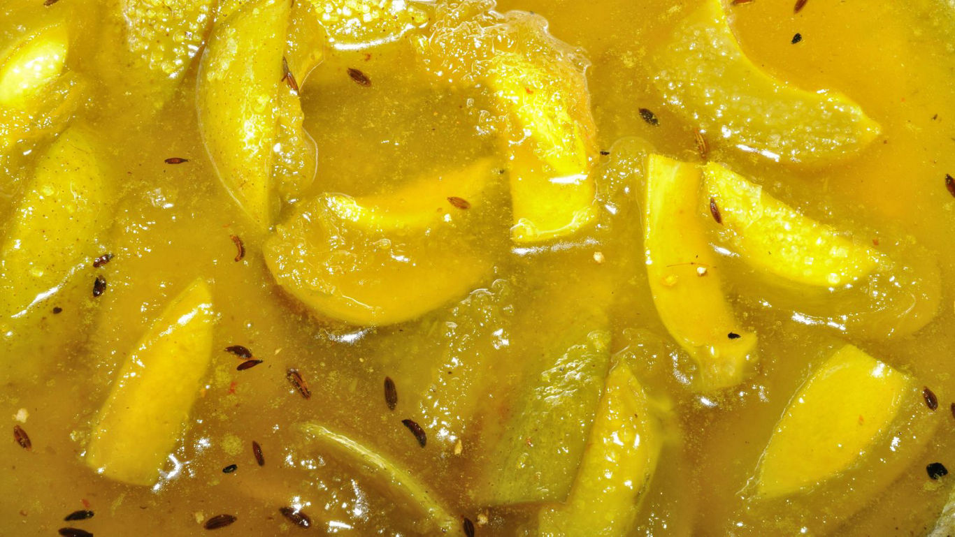Bengali Kancha Aamer Chutney Recipe: Traditional Raw Mango Chutney